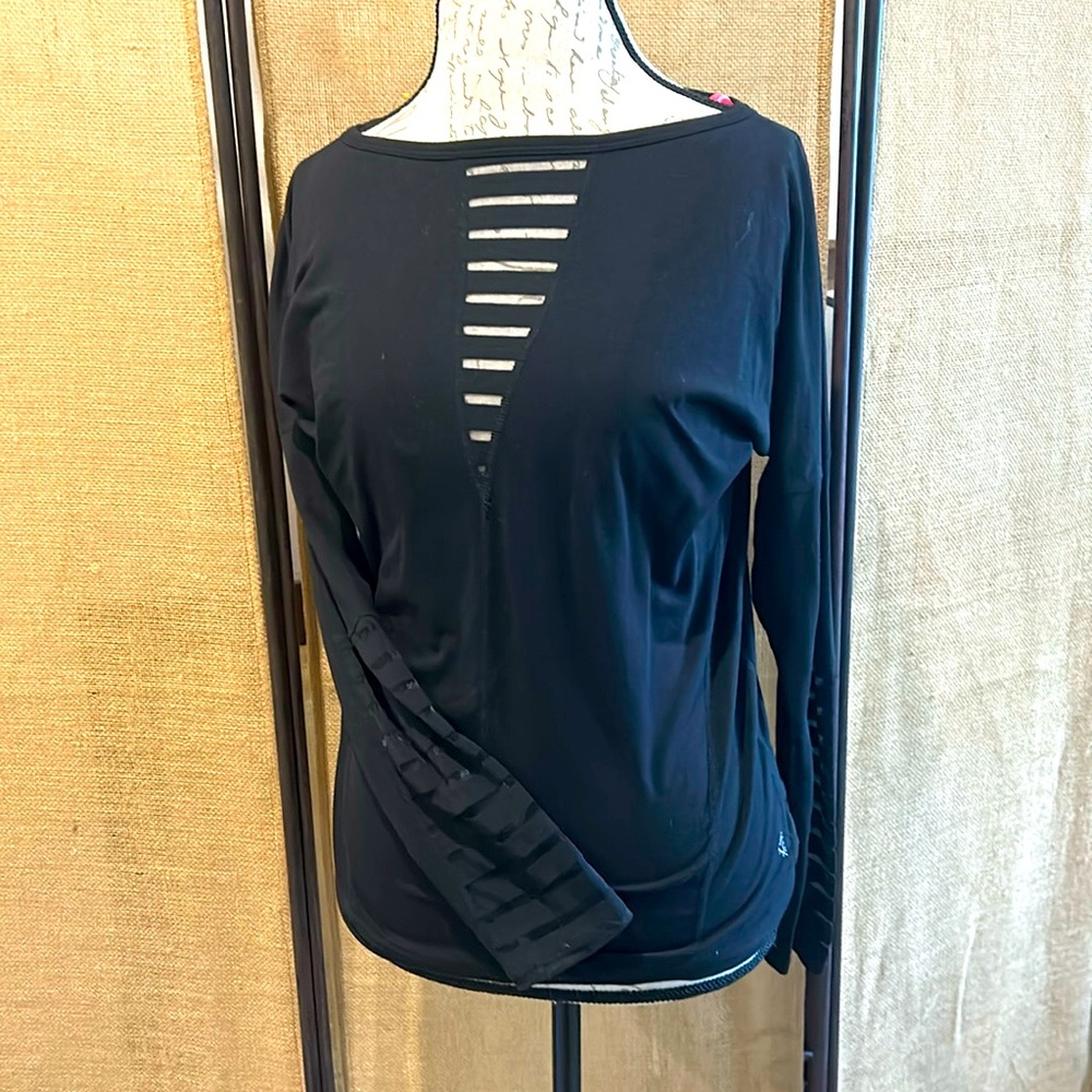 Betsy Johnson Performance pullover